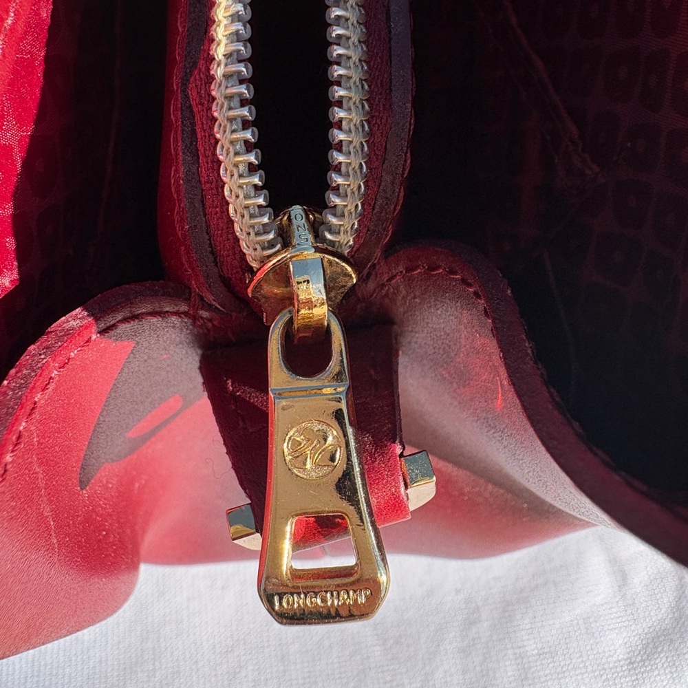 Authentic Longchamp Honoré 404 Burgundy Leather Handbag with Gold Tone Logo - Picture 11 of 15